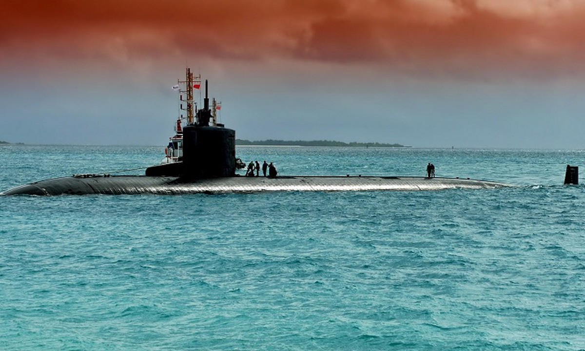 Российская подводная лодка столкнулась с британским кораблем