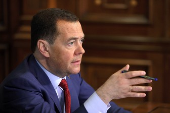 «Перешли на удаленку»: Медведев — о реализации четырехдневной рабочей недели