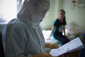 Еще 7975 случаев COVID-19 выявили в России за сутки