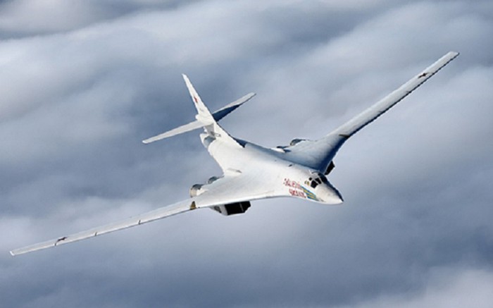 Российские ракетоносцы Ту-160 совершили полет над Балтийским морем