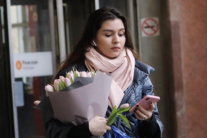 Около 500 плакатов к Международному женскому дню украсили улицы Москвы