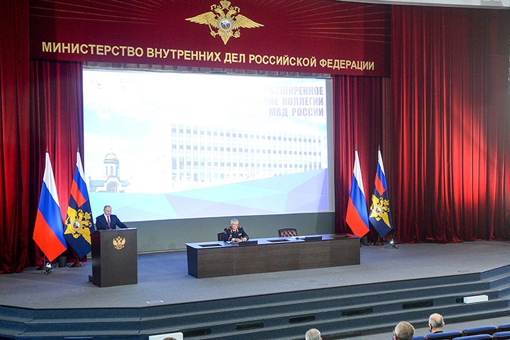 Путин призвал бороться с криминальной угрозой, национализмом и ксенофобией