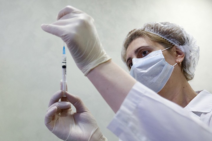 Около 1,4 тысячи жителей Подмосковья привились от COVID-19 за день