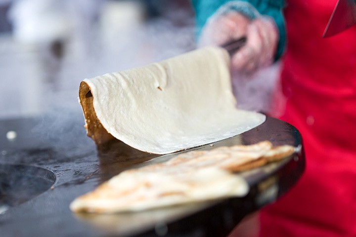 Специалисты Роскачества обнаружили ДНК свиньи в блинчиках с мясом