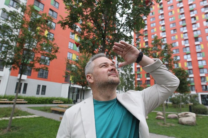 «Погода всегда виновата»: синоптик Евгений Тишковец о критике, точности прогнозов и поклонницах