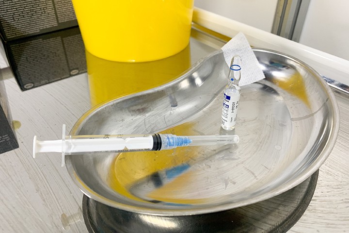 Регулятор ЕС добавил информацию о тромбозах в описание вакцины AstraZeneca