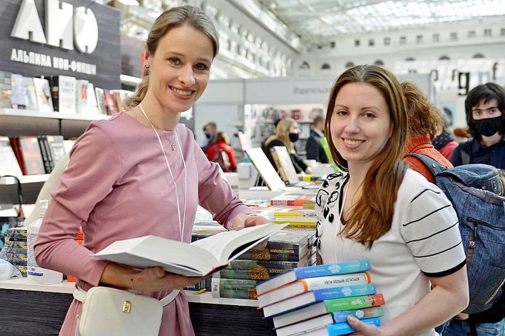 Книжный бал: в Москве открылась Международная ярмарка интеллектуальной литературы