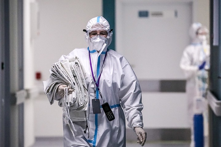 Еще 8697 случаев COVID-19 выявили в России за последние сутки