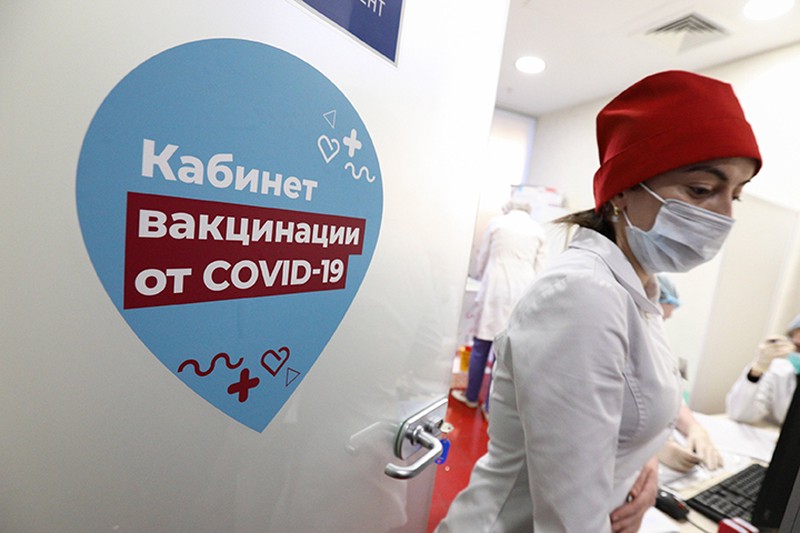 Более 700 тысяч человек в Москве вакцинировались от коронавируса