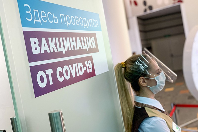 Вакцинацию от COVID-19 приостановили в Хабаровском крае из-за повышенного спроса