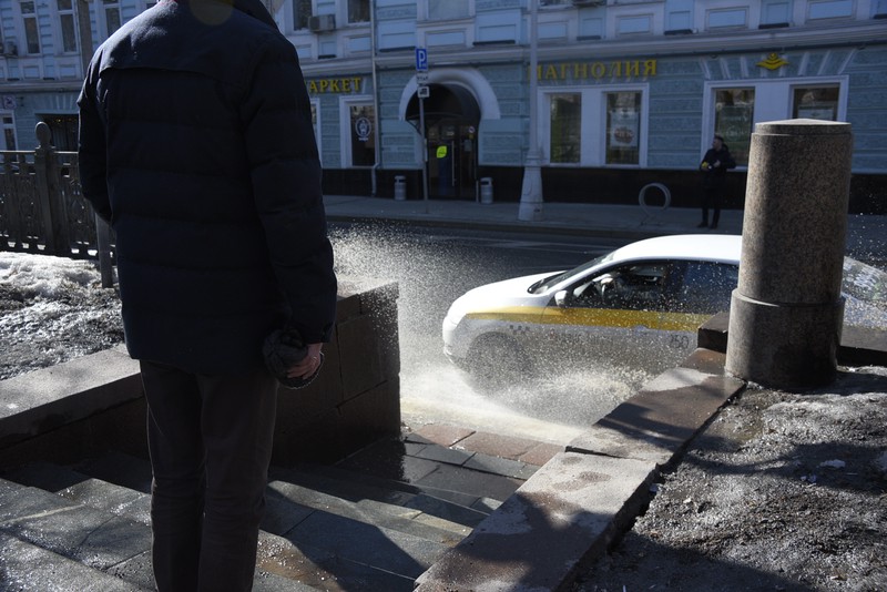 Таксист похитил рюкзак с дорогой техникой у пассажира в Москве