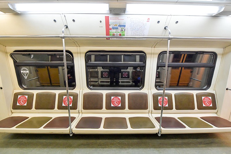 Движение поездов восстановили на синей ветке метро после инцидента с человеком на пути