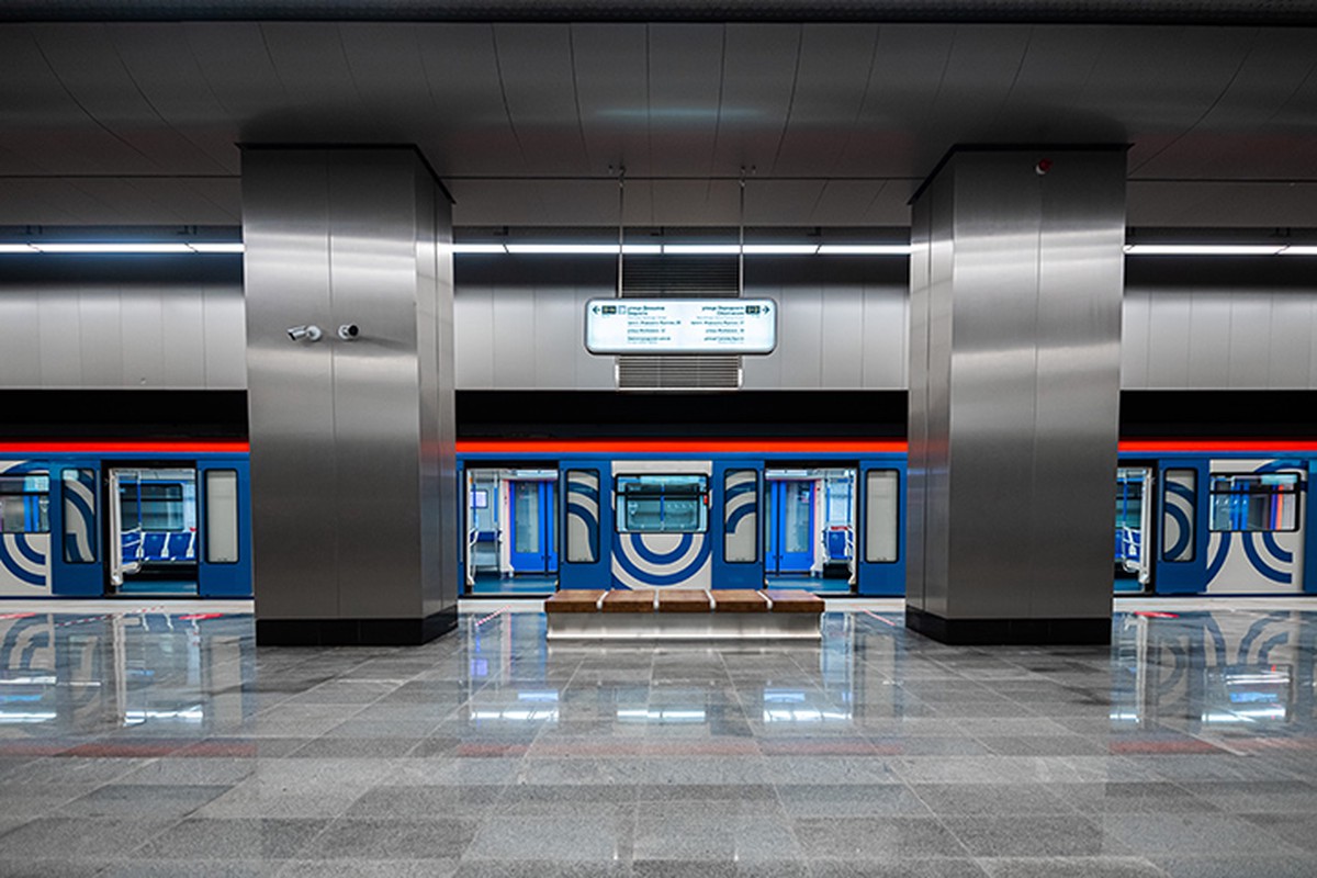 Людей эвакуируют со станции метро «Проспект Вернадского» в Москве из-за сильного задымления