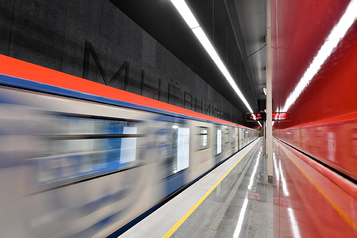 Движение поездов временно остановят на участке красной ветки метро