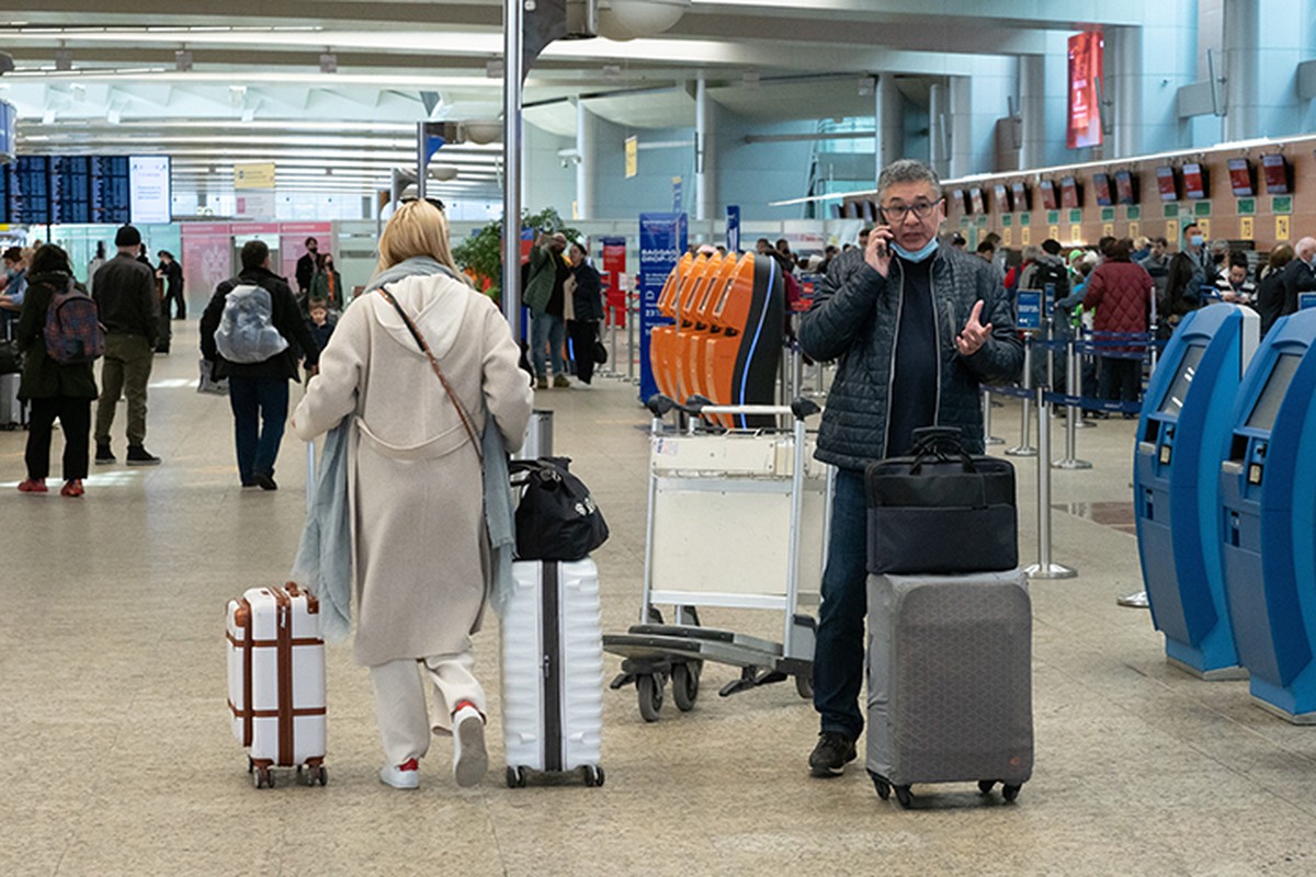 Более 20 рейсов задержали и отменили в аэропортах Москвы