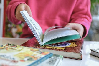 Библиотекарь назвала шесть лучших книг для семейного чтения
