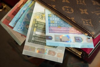 Forbes сообщил о росте доходов российских чиновников во время пандемии коронавируса