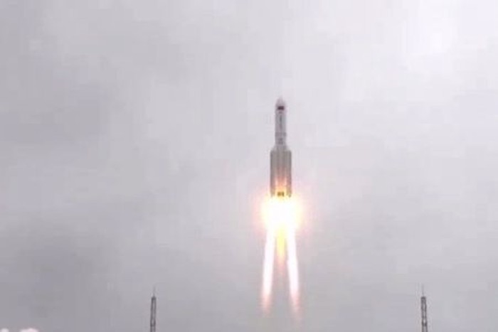 Обломки китайской ракеты-носителя упали в Индийский океан