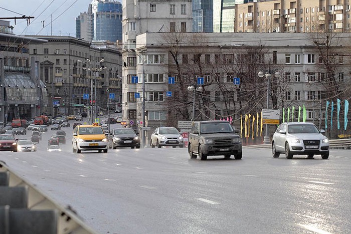 Москвичам назвали оптимальное время выезда за город в пятницу