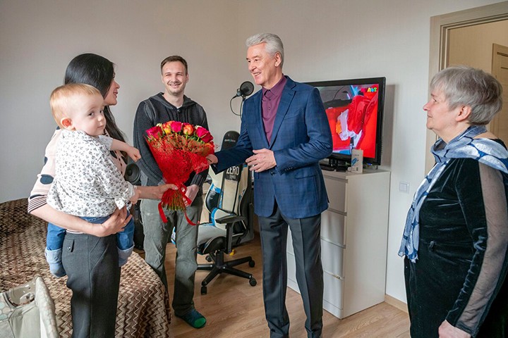Сергей Собянин осмотрел заселяемую по реновации новостройку в Даниловском районе