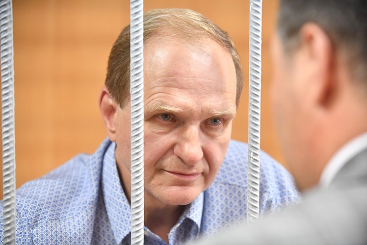 Экс-замглавы МЧС Шляков получил пять лет колонии за аферу с должностью губернатора