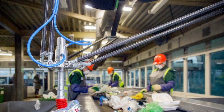 Роботов начали использовать для сортировки мусора в Москве