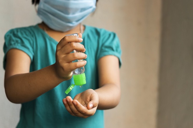 Вирусолог оценил безопасность вакцин Pfizer и «Спутник V» для детей