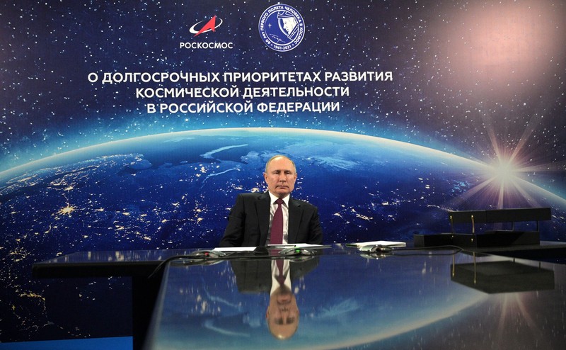 Путин предложил увеличить зарплату космонавтам на 50 процентов