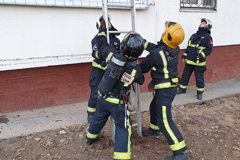 Пожар вспыхнул на складе резинотехнических изделий в Екатеринбурге