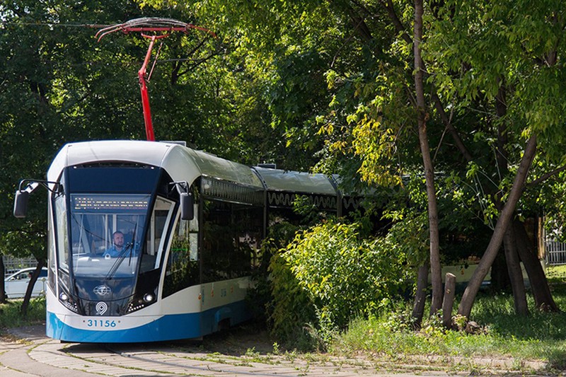 Трамвай сошел с рельсов на севере Москвы