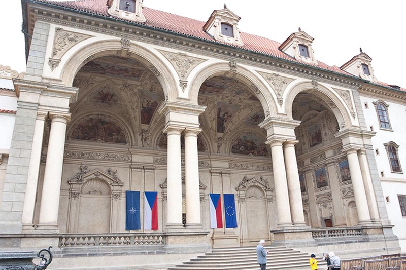 Премьер Чехии призвал «успокоить» натянутые отношения между Москвой и Прагой