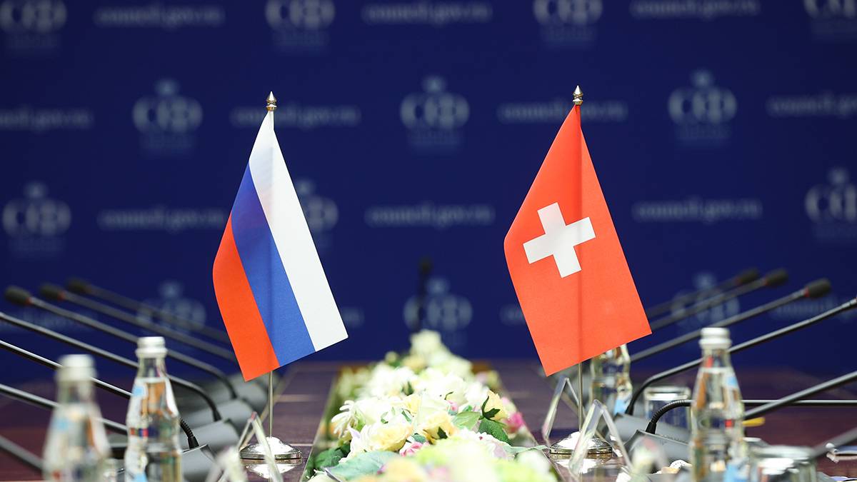 Швейцария вслед за Евросоюзом ввела санкции против восьми россиян