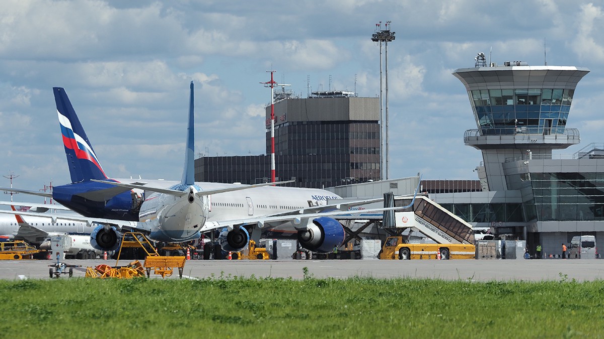 Пассажиры восемь часов не могут вылететь в Хабаровск из аэропорта Шереметьево