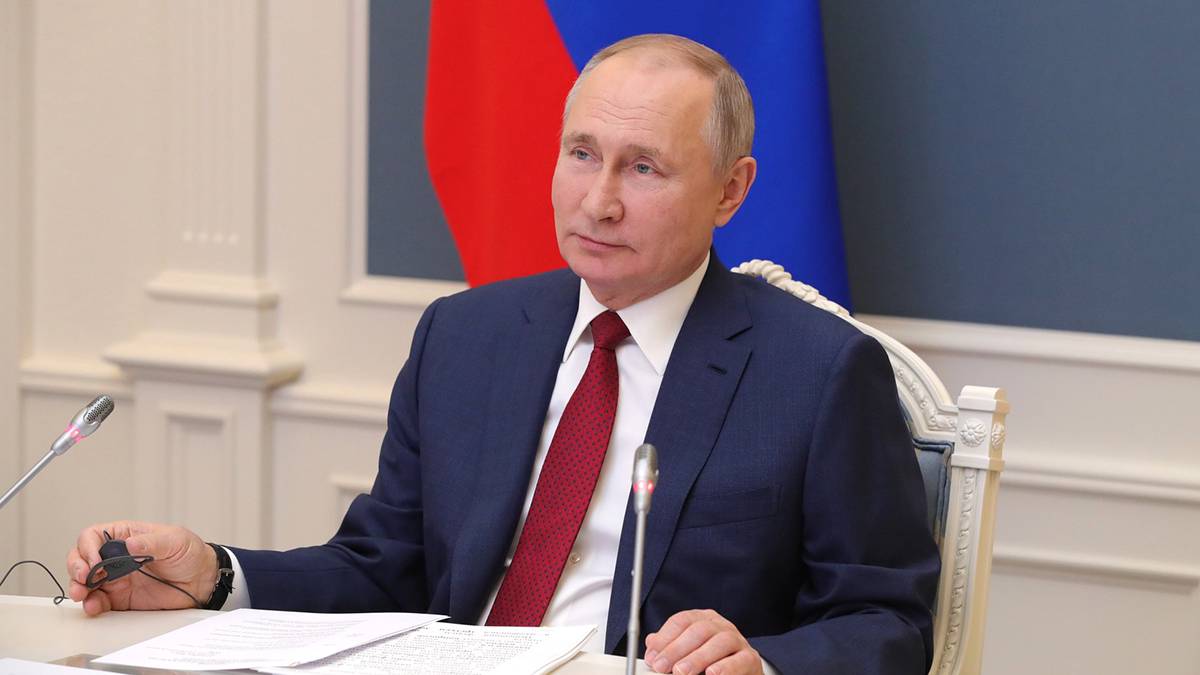 Путин пообещал пересмотреть программу президентских грантов для ученых