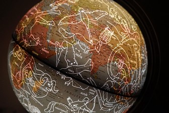 Астрологи назвали три вызывающих у всех зависть знака зодиака
