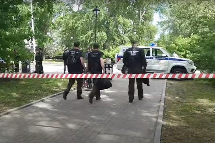 СМИ: Напавшего на прохожих мужчину с ножом обезвредили в Екатеринбурге