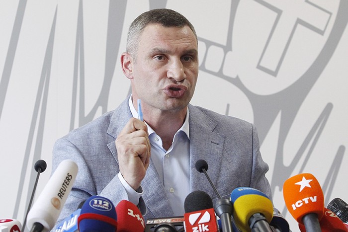 «Ломились в дверь»: Кличко рассказал, что в подъезд его дома ворвались вооруженные люди