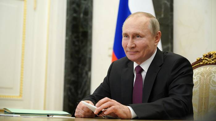 «Гоняю на этих машинах»: Путин поделился отношением к электромобилям