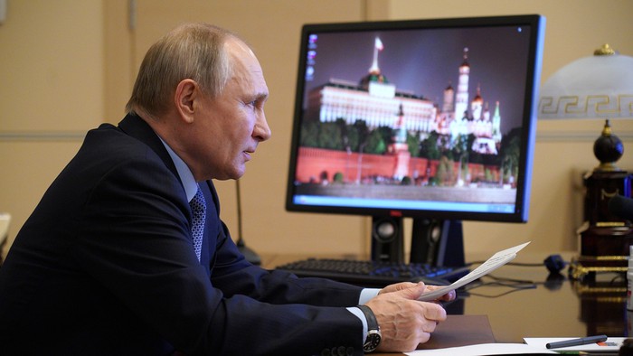 Владимир Путин поздравил семьи, награжденные орденом «Родительская слава»