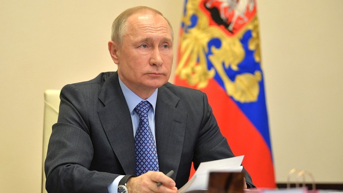 Путин попросил главу «Сургутнефтегаза» поддержать многодетные семьи
