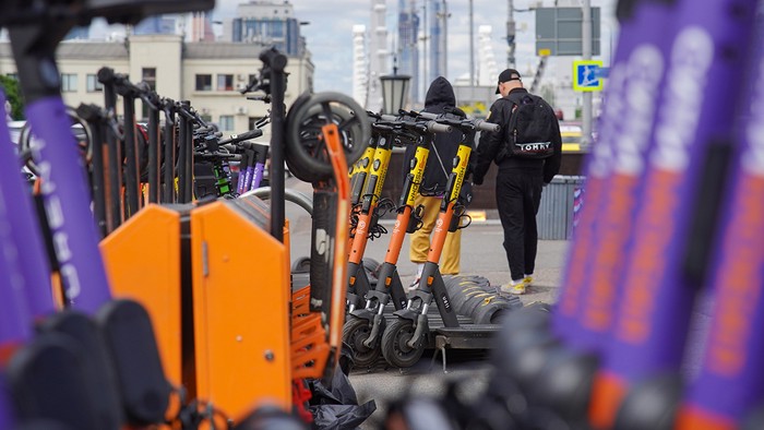 «Упала»: москвичка оказалась в больнице после падения с самоката в центре столицы