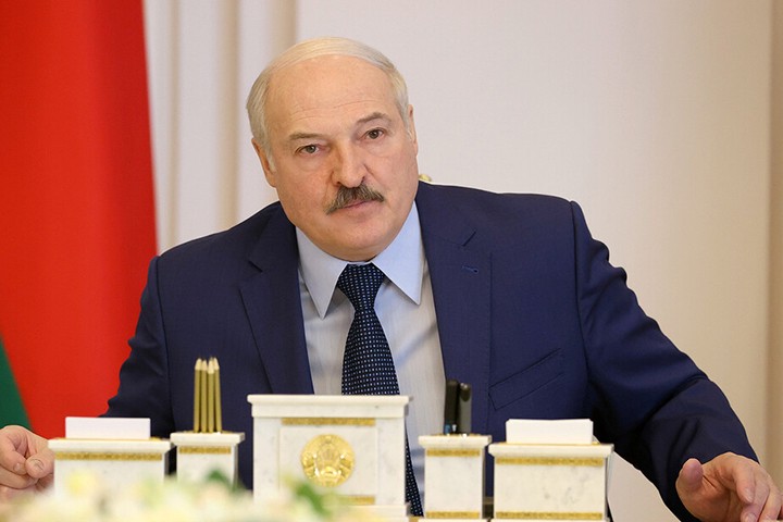 «Поехал торговать независимостью»: как Путин поможет Лукашенко и что за это потребует