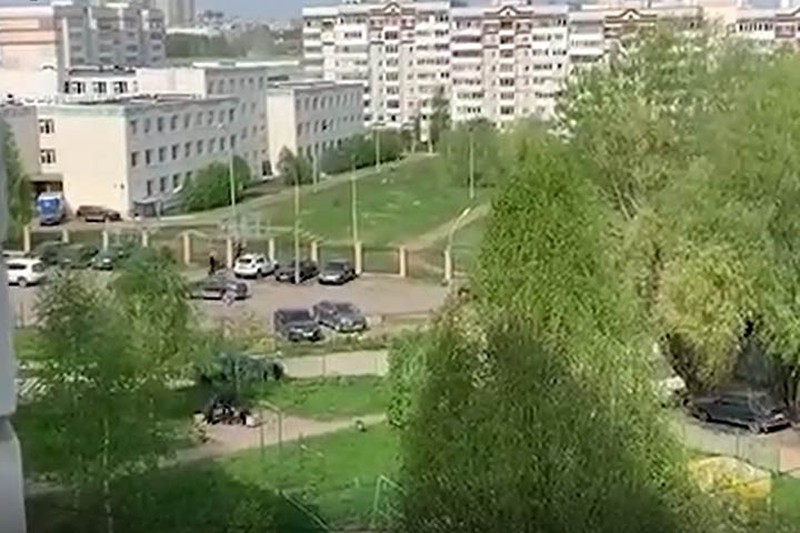 Опубликовано видео задержания одного из стрелявших в казанской школе