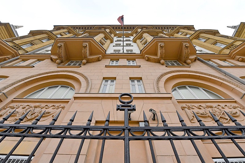 Россия сообщила посольству США в Москве об отсрочке запрета на наем местных граждан