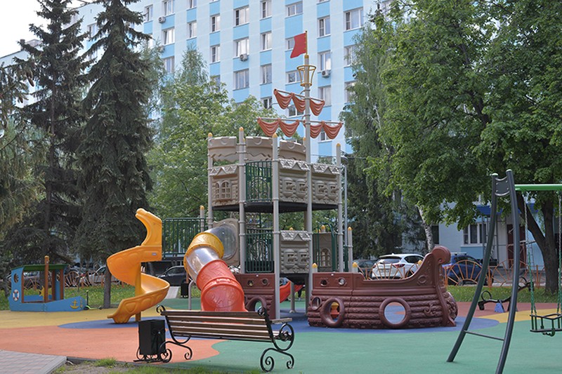 Около 200 московских дворов благоустроили на средства от платных парковок