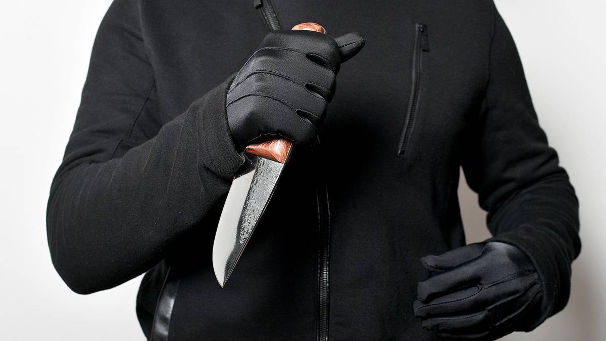 «Разбойник» с ножом ограбил девушку на BMW в центре Москвы