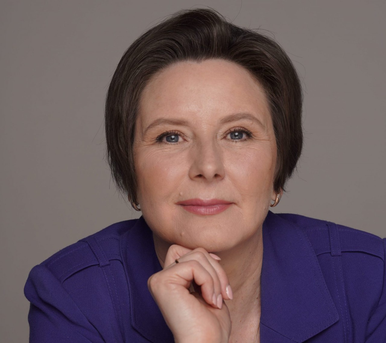 Правозащитница Разворотнева передала мебель многодетной семьей погорельцев. Фото: Екатерина Бибикова