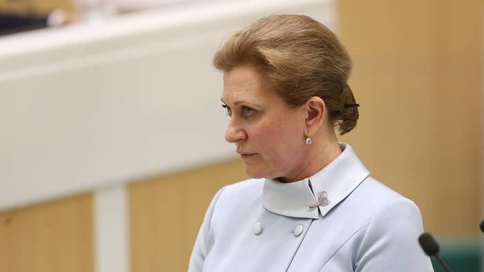Попова рассказала о циркуляции новых штаммов COVID-19 в России