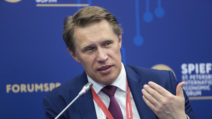 Глава Минздрава РФ объяснил, на кого распространится идея о вакцинации иностранцев