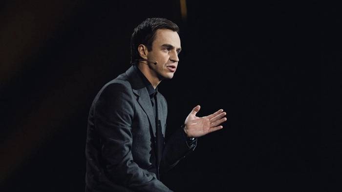 «Полное разочарование»: комика Абрамова затравили в Сети после его высказываний о жене